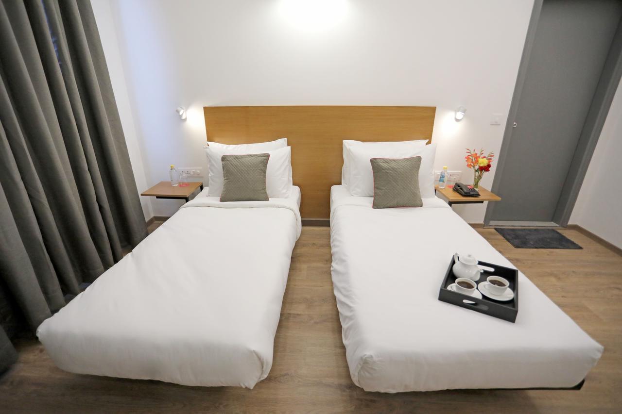 Oyo Townhouse 027 Sector 15 Gurgaon Hotel Eksteriør billede